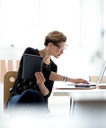 women typing in a laptop
