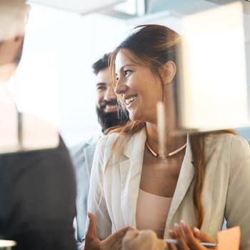 Il Gruppo KYOCERA woman smiling in meeting