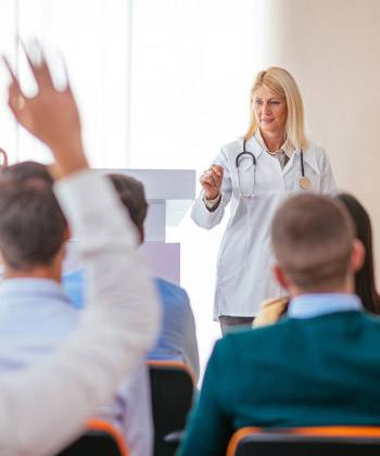 Semplificare la conformità doctor presenting and answering questions